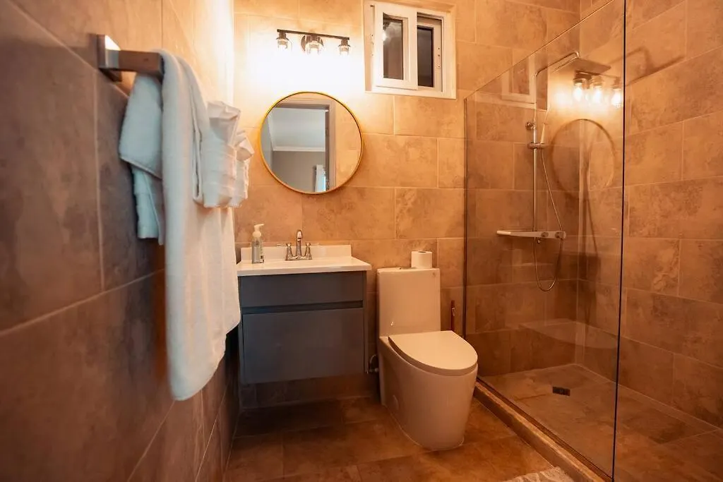 Apartment Lush Penthouse Escape With Rooftop Pool Kingston